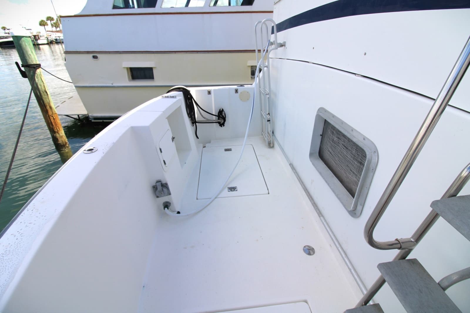 1995 Jefferson 52 Rivanna Cockpit MY