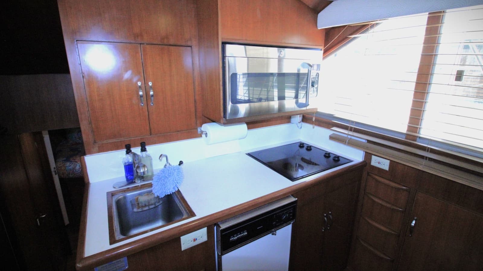 1995 Jefferson 52 Rivanna Cockpit MY