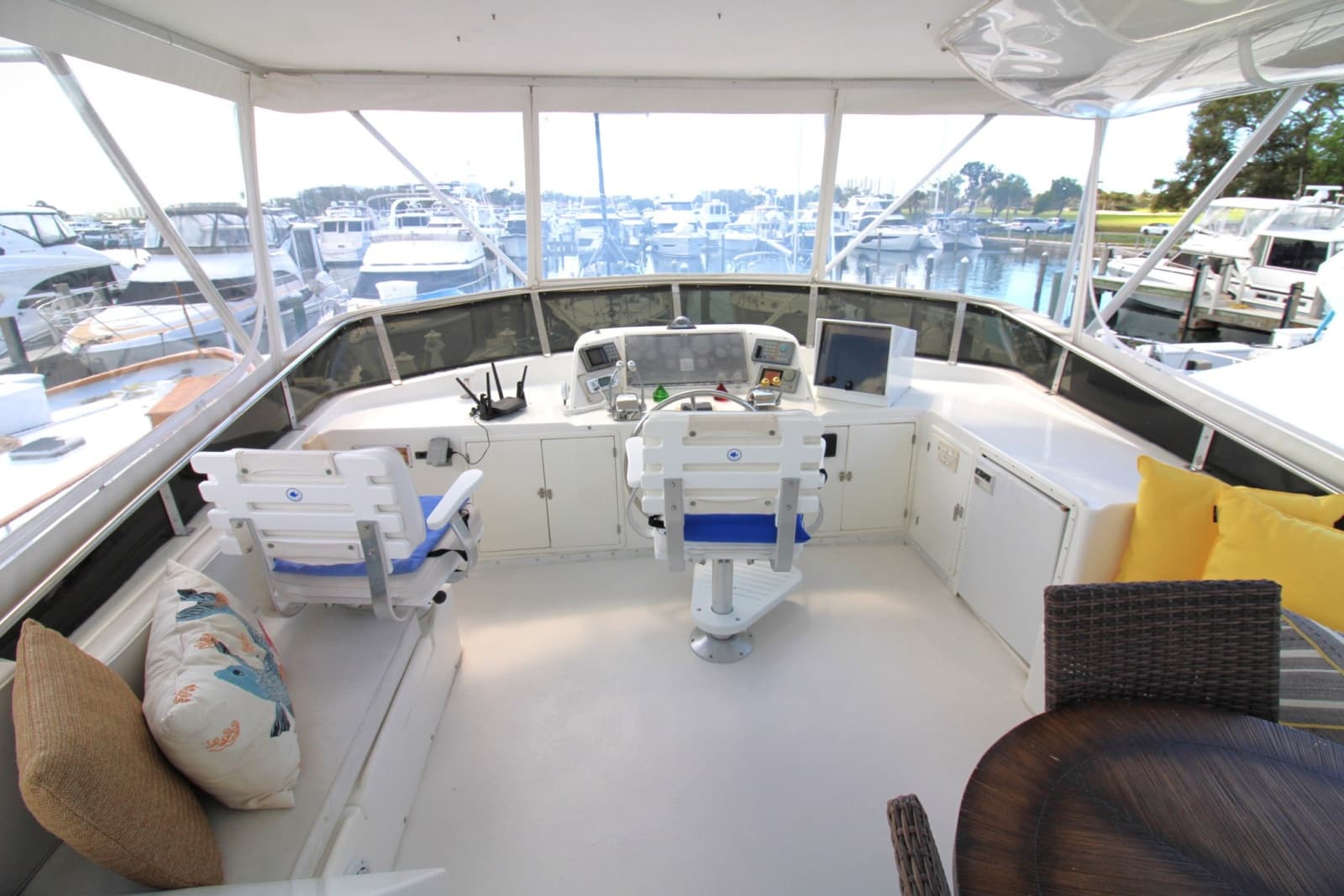 1995 Jefferson 52 Rivanna Cockpit MY