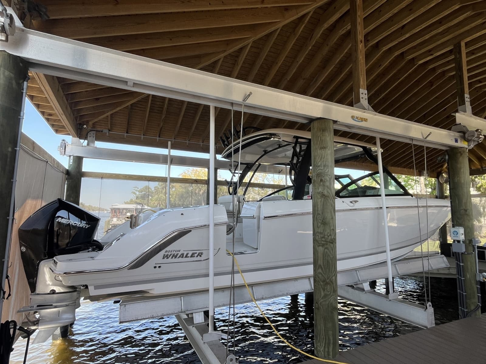 2022 Boston Whaler 320 Vantage