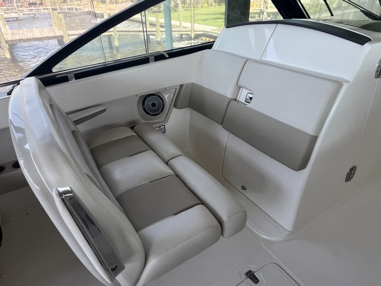 2022 Boston Whaler 320 Vantage