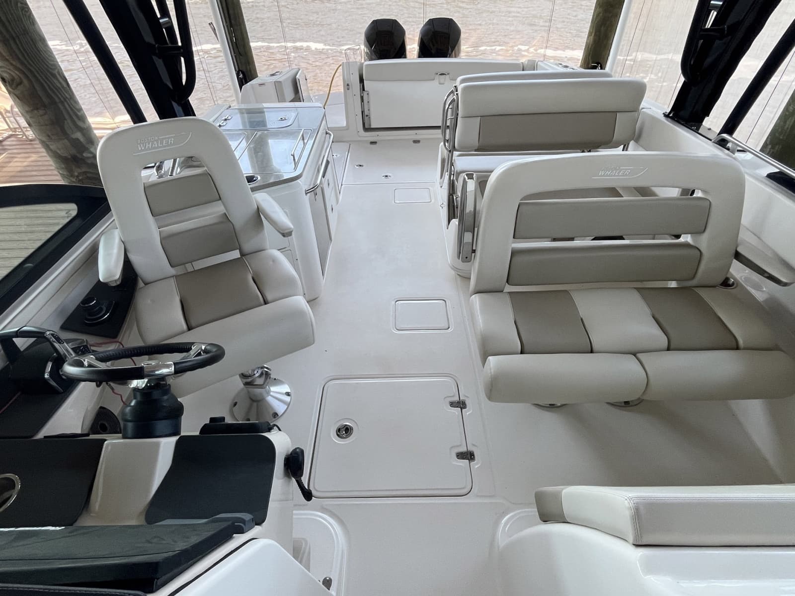 2022 Boston Whaler 320 Vantage