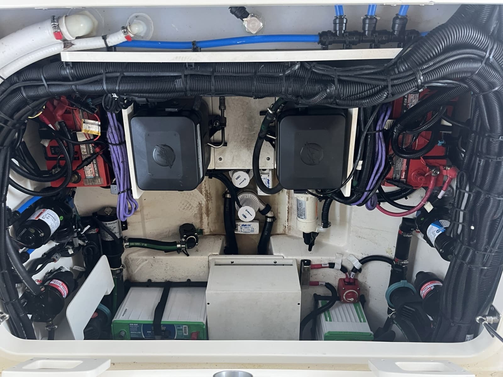 2022 Boston Whaler 320 Vantage