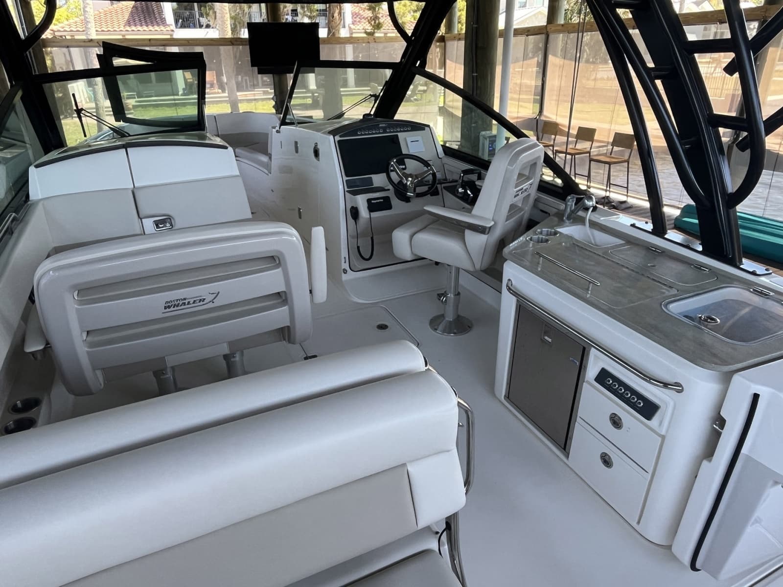 2022 Boston Whaler 320 Vantage