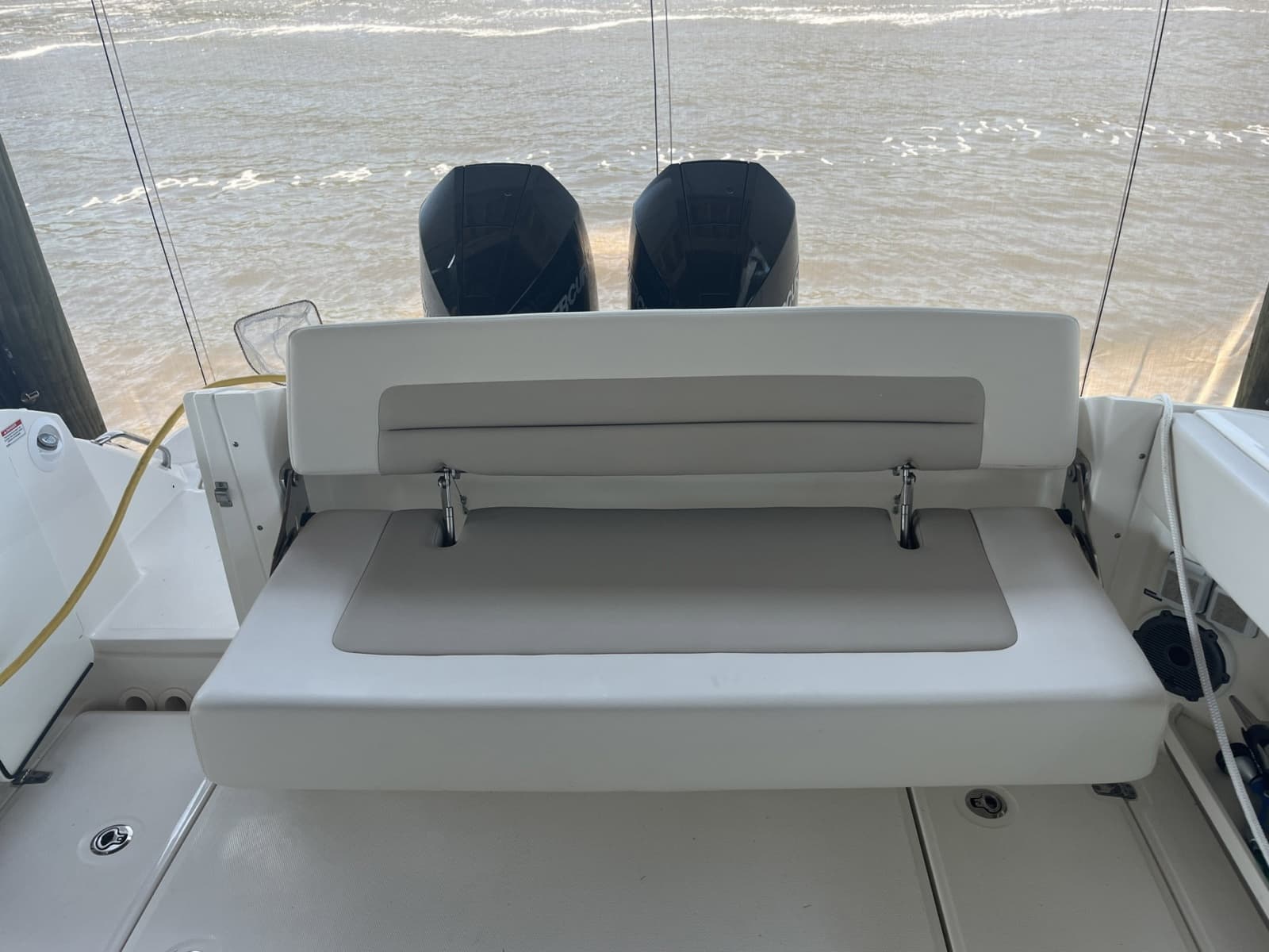 2022 Boston Whaler 320 Vantage