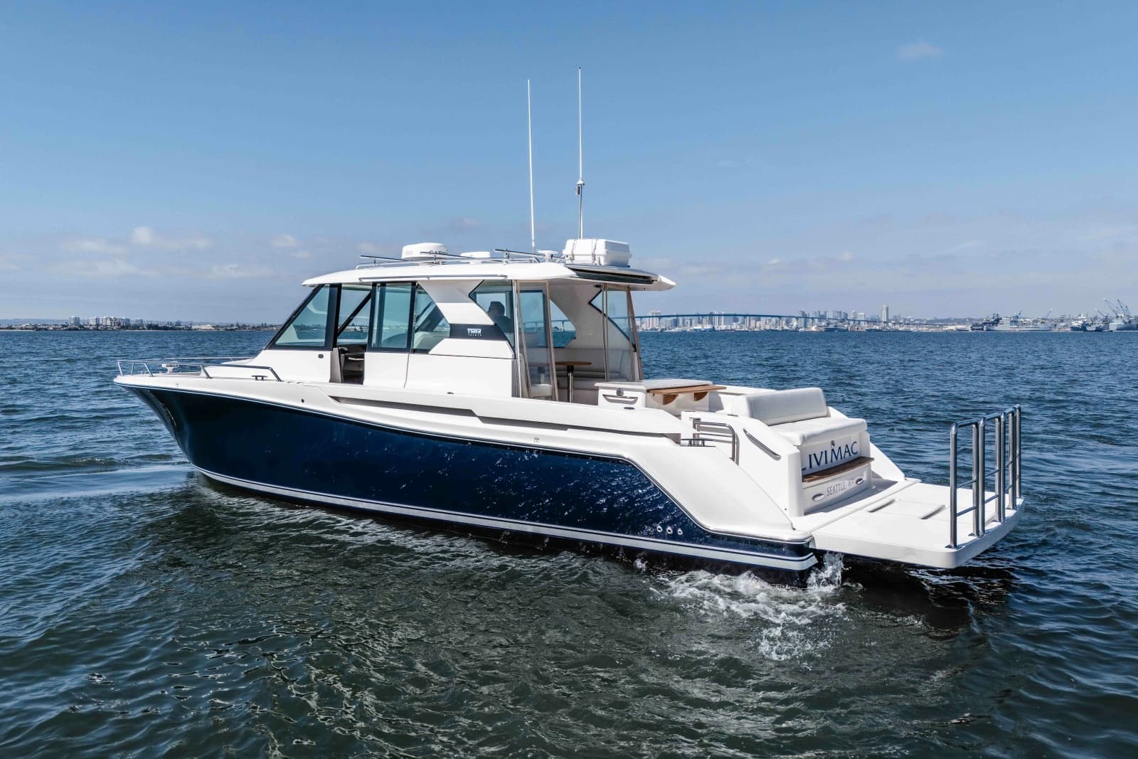 2016 Tiara Q44 LIVIMAC