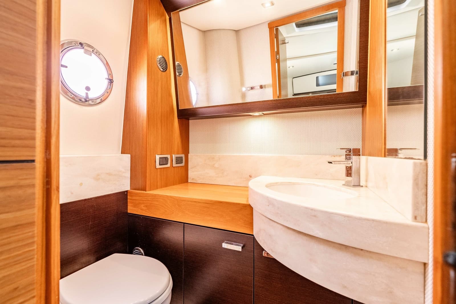 2016 Tiara Q44 LIVIMAC