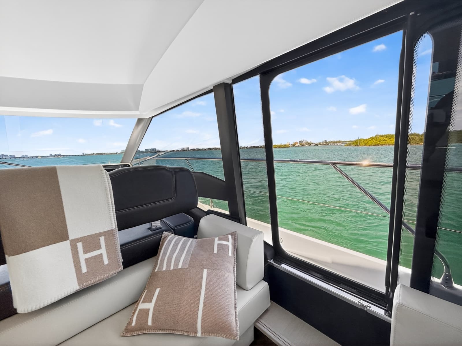 2023 Prestige 590 - Photo 68