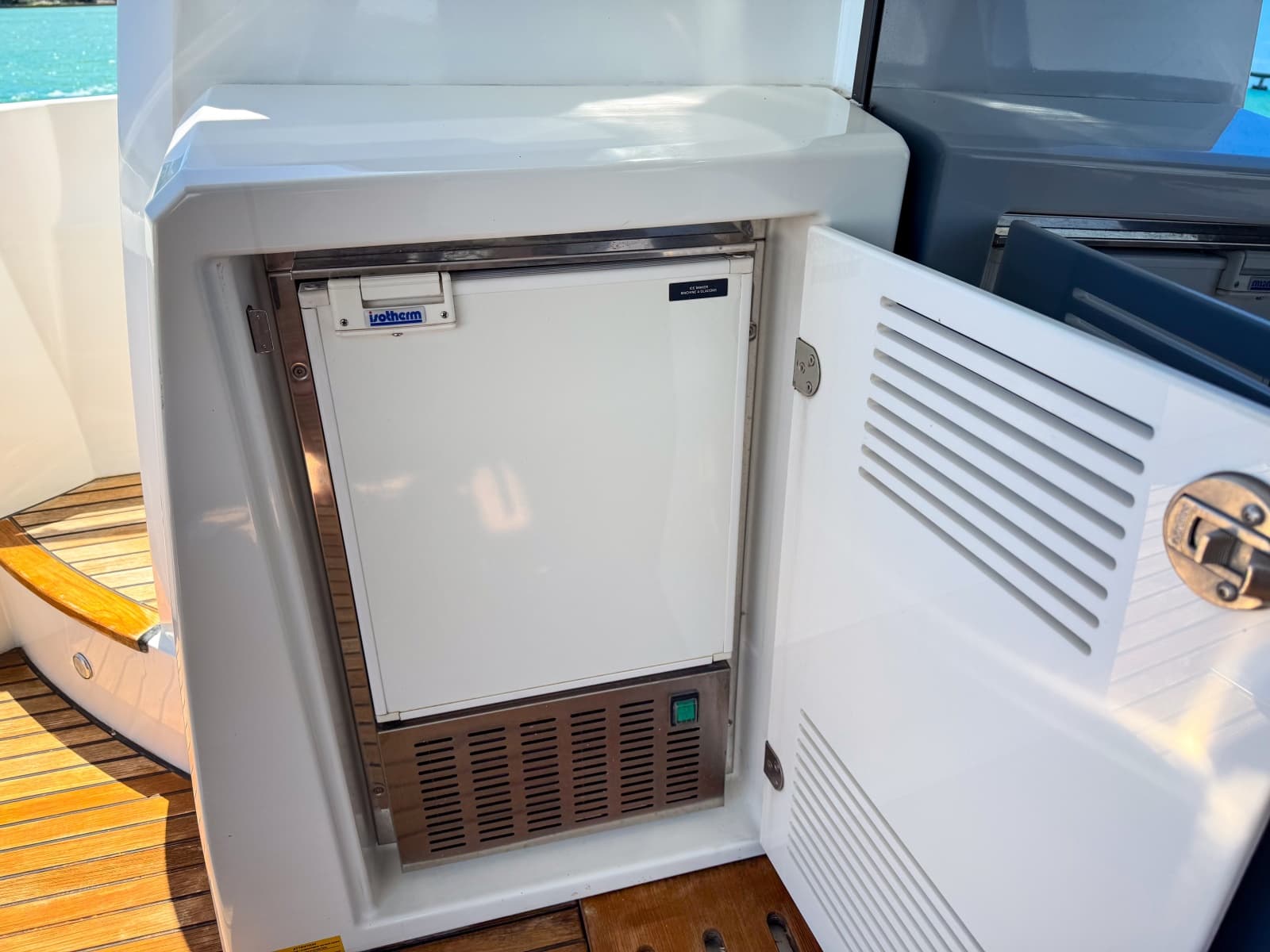 2023 Prestige 590 - Photo 23