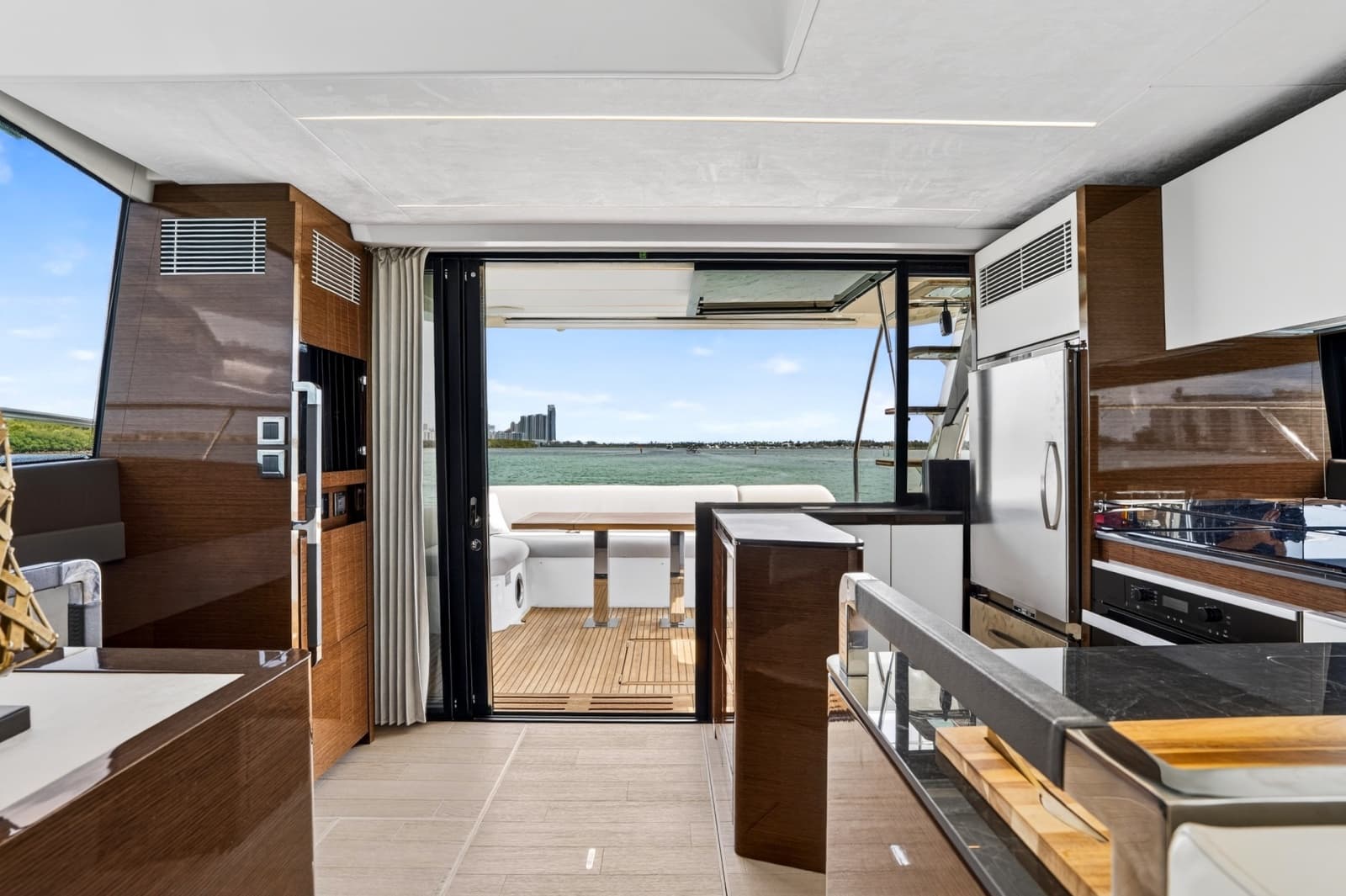 2023 Prestige 590 - Photo 41