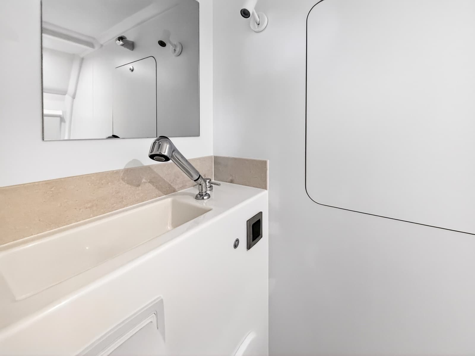 2023 Prestige 590 - Photo 63