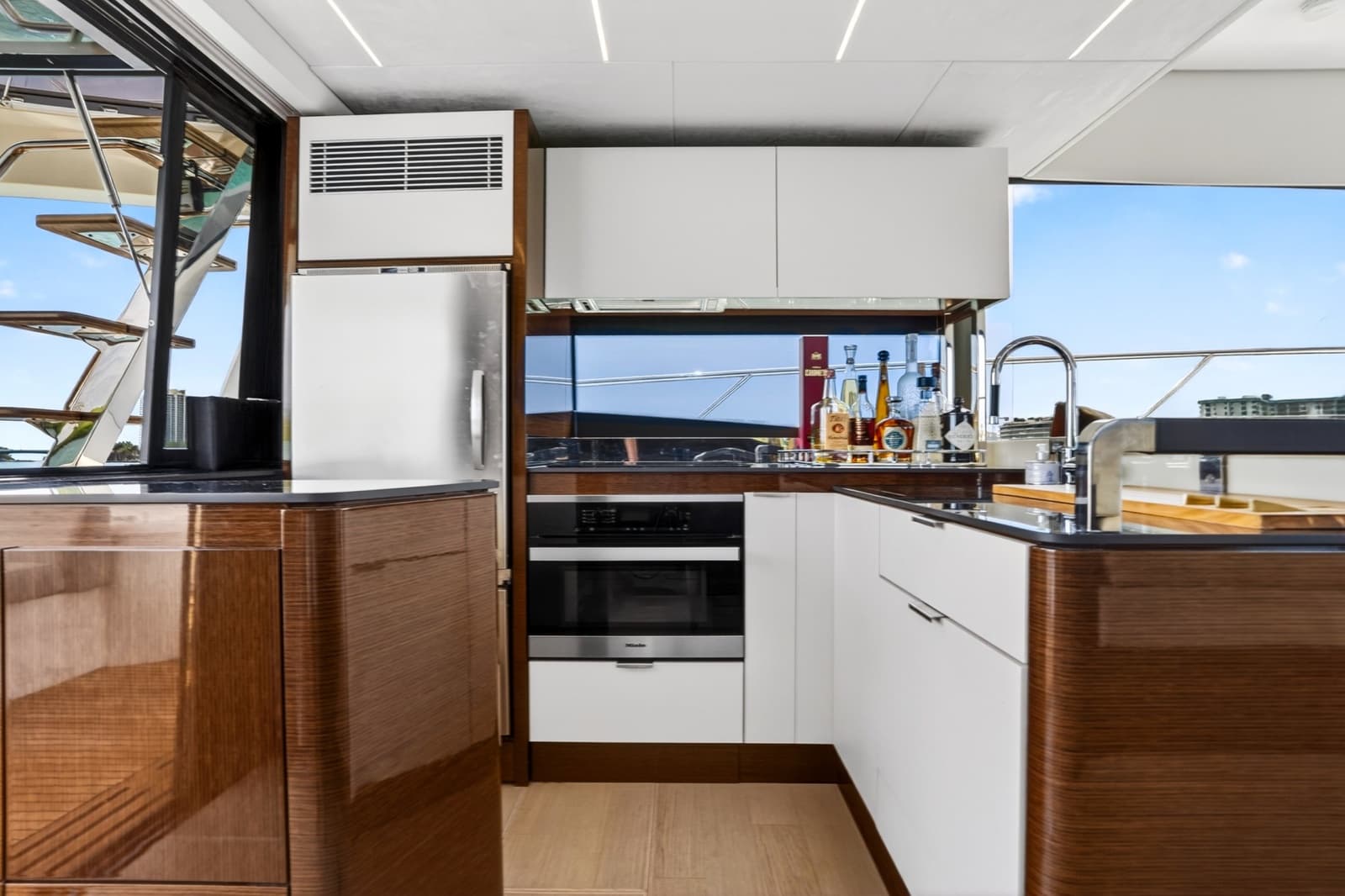 2023 Prestige 590 - Photo 39