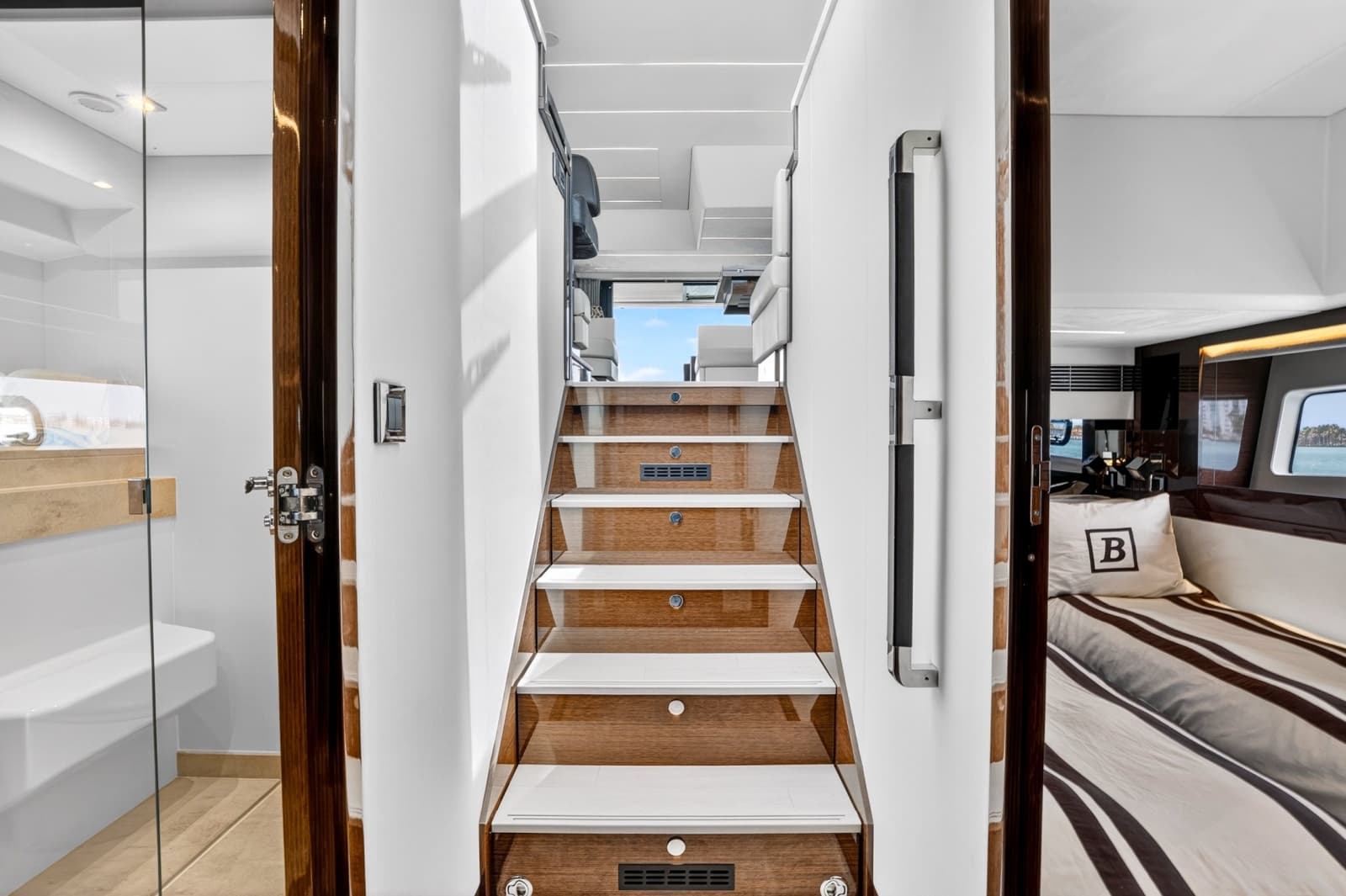 2023 Prestige 590 - Photo 59