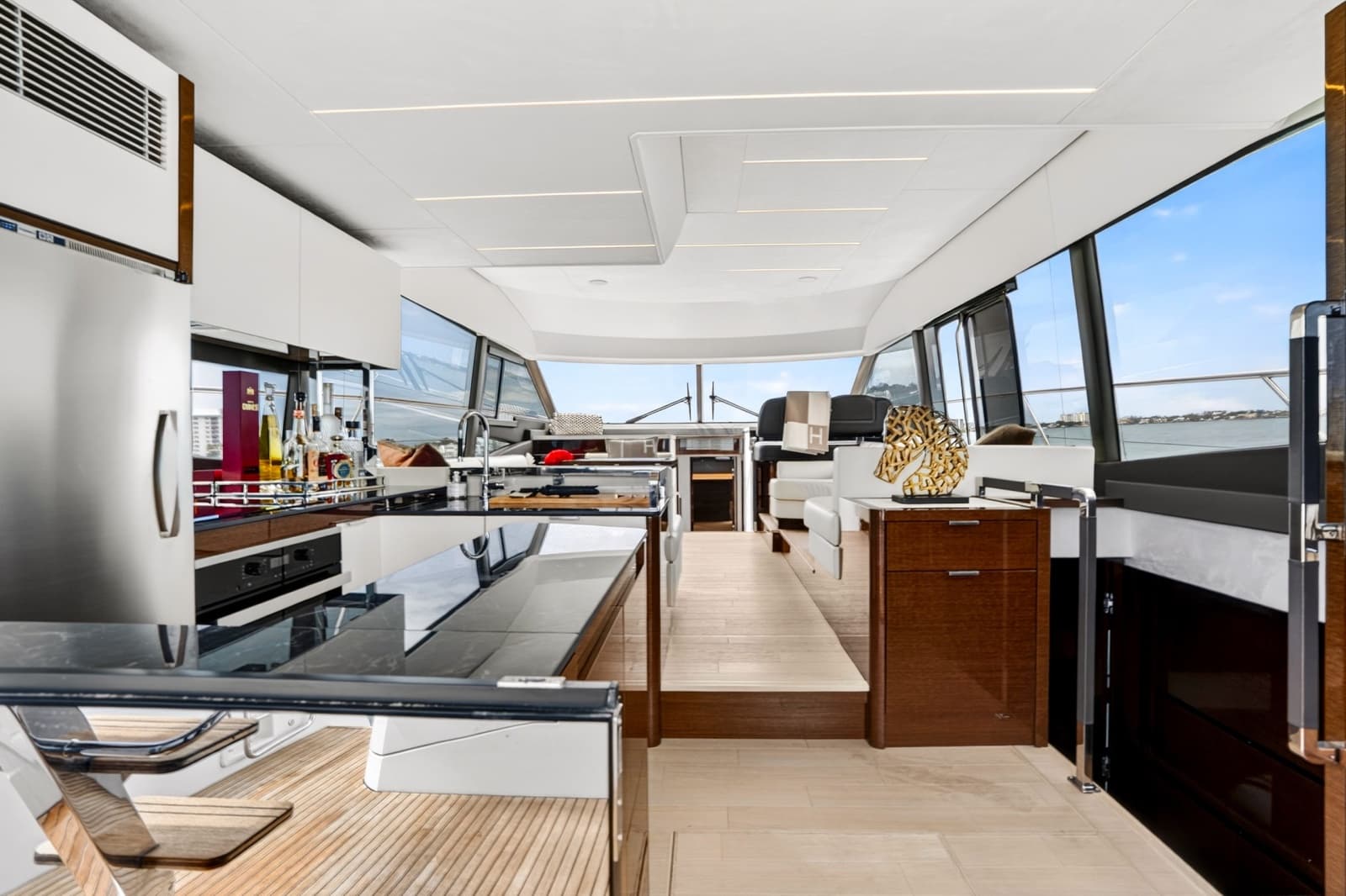 2023 Prestige 590 - Photo 37