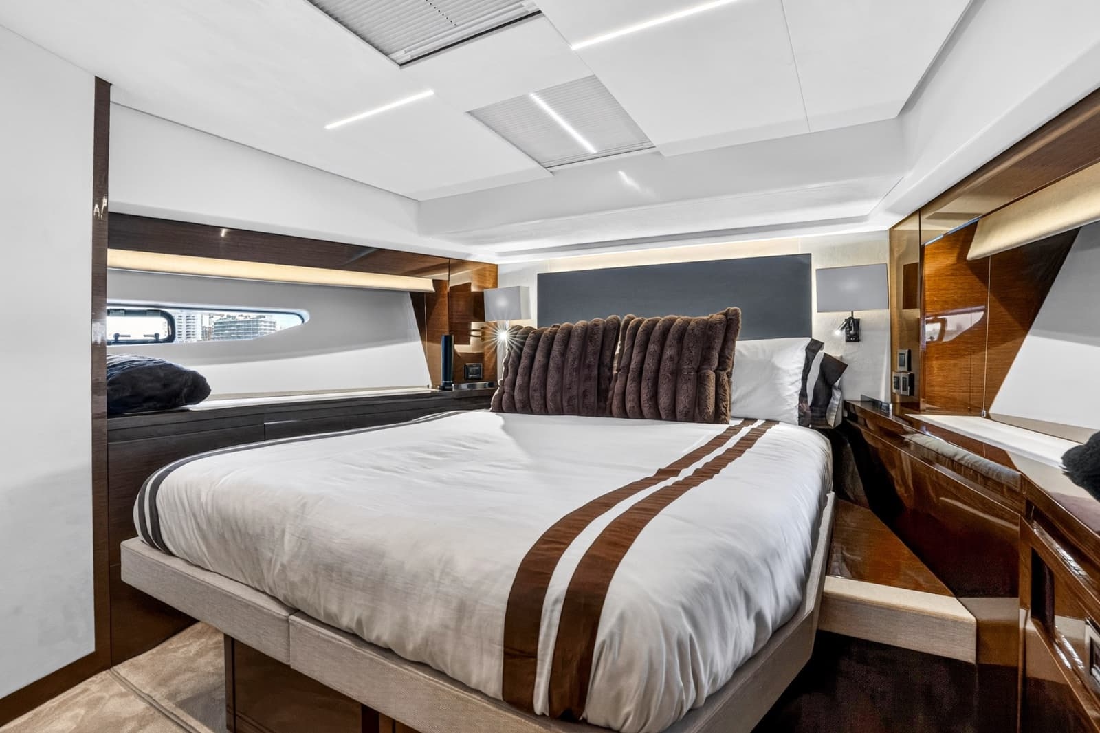 2023 Prestige 590 - Photo 51