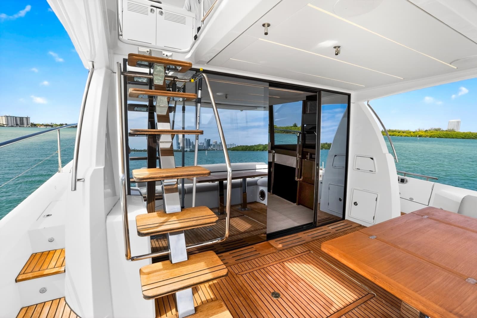 2023 Prestige 590 - Photo 17