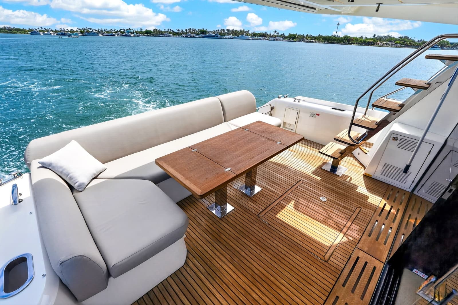 2023 Prestige 590 - Photo 20