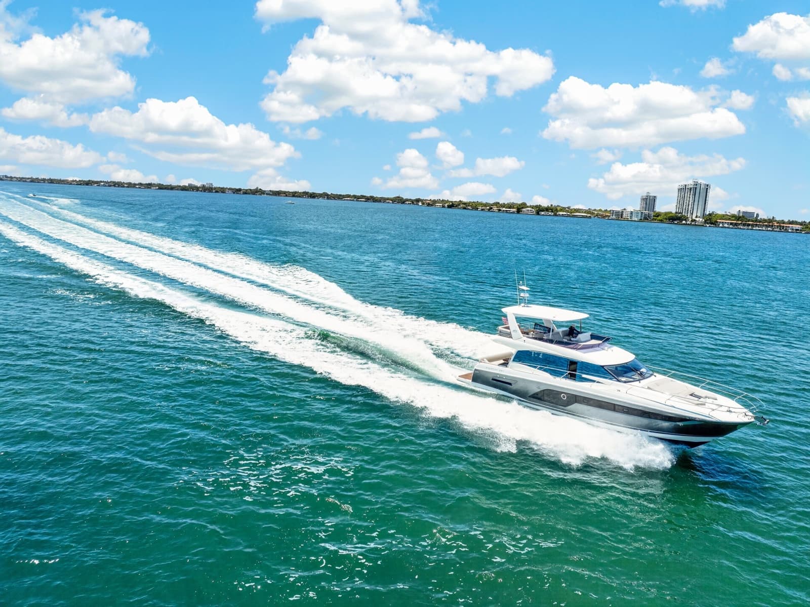 2023 Prestige 590 - Photo 2