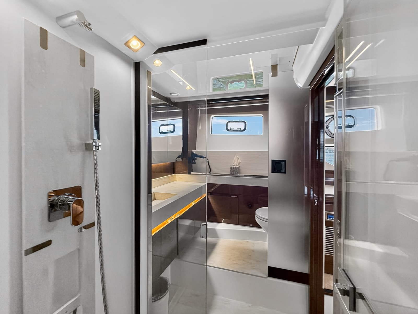 2023 Prestige 590 - Photo 47