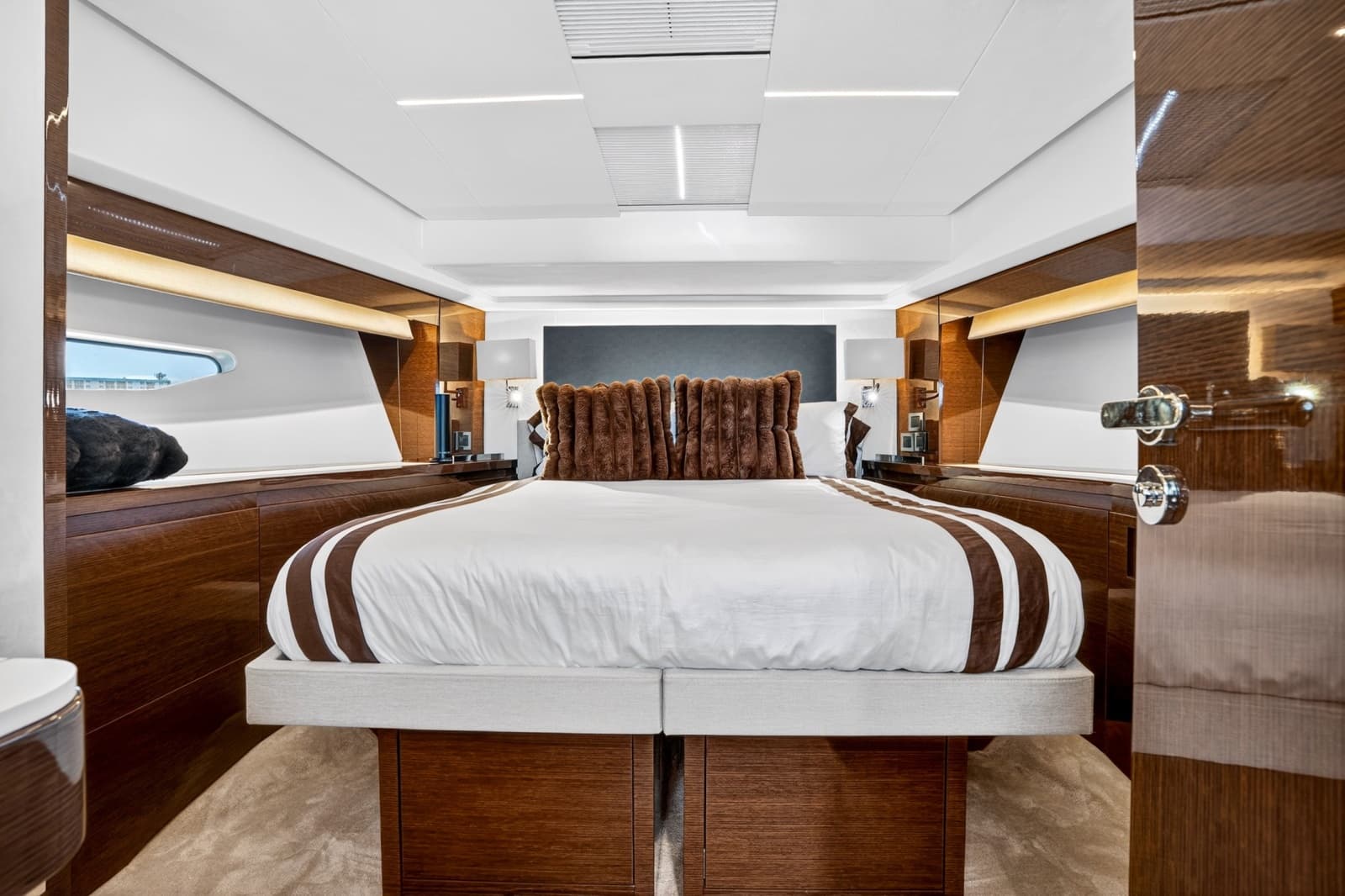 2023 Prestige 590 - Photo 49
