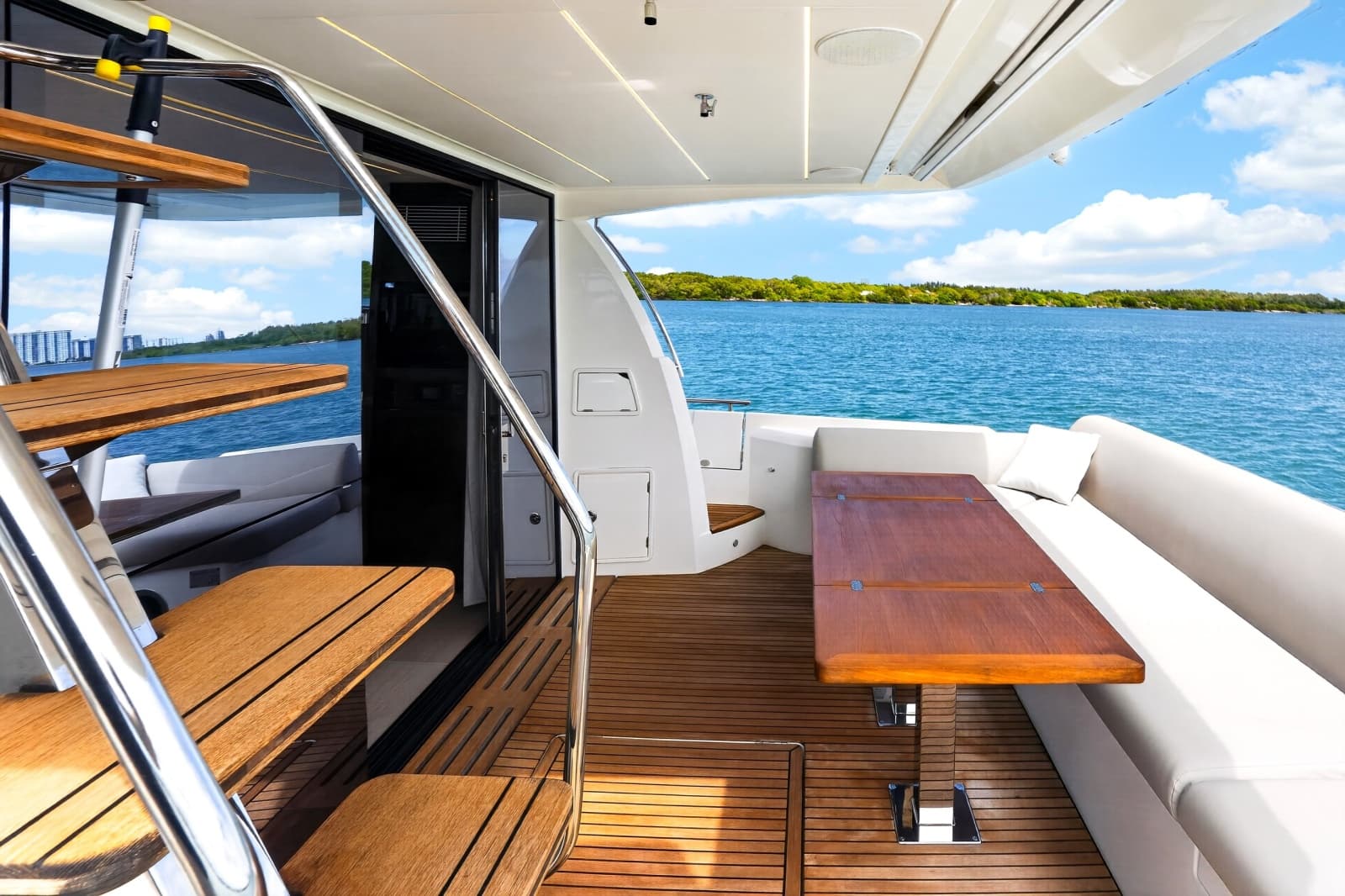 2023 Prestige 590 - Photo 21