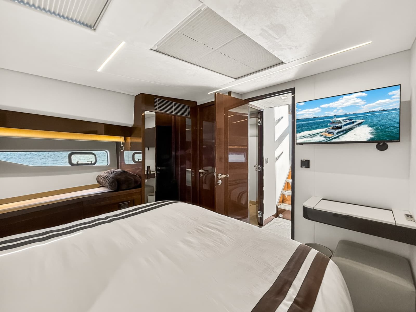 2023 Prestige 590 - Photo 52
