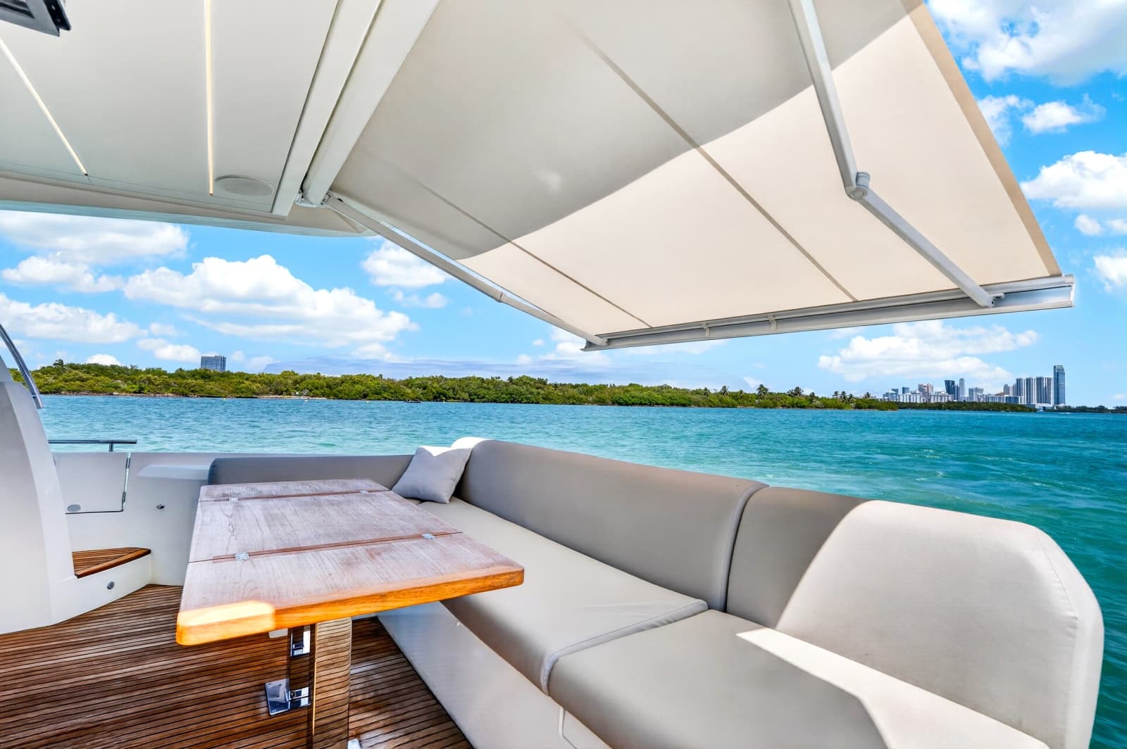 2023 Prestige 590 - Photo 22