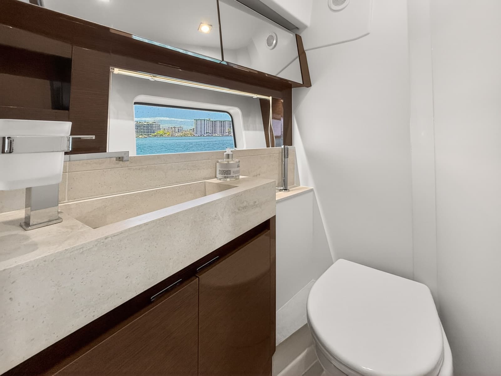 2023 Prestige 590 - Photo 57