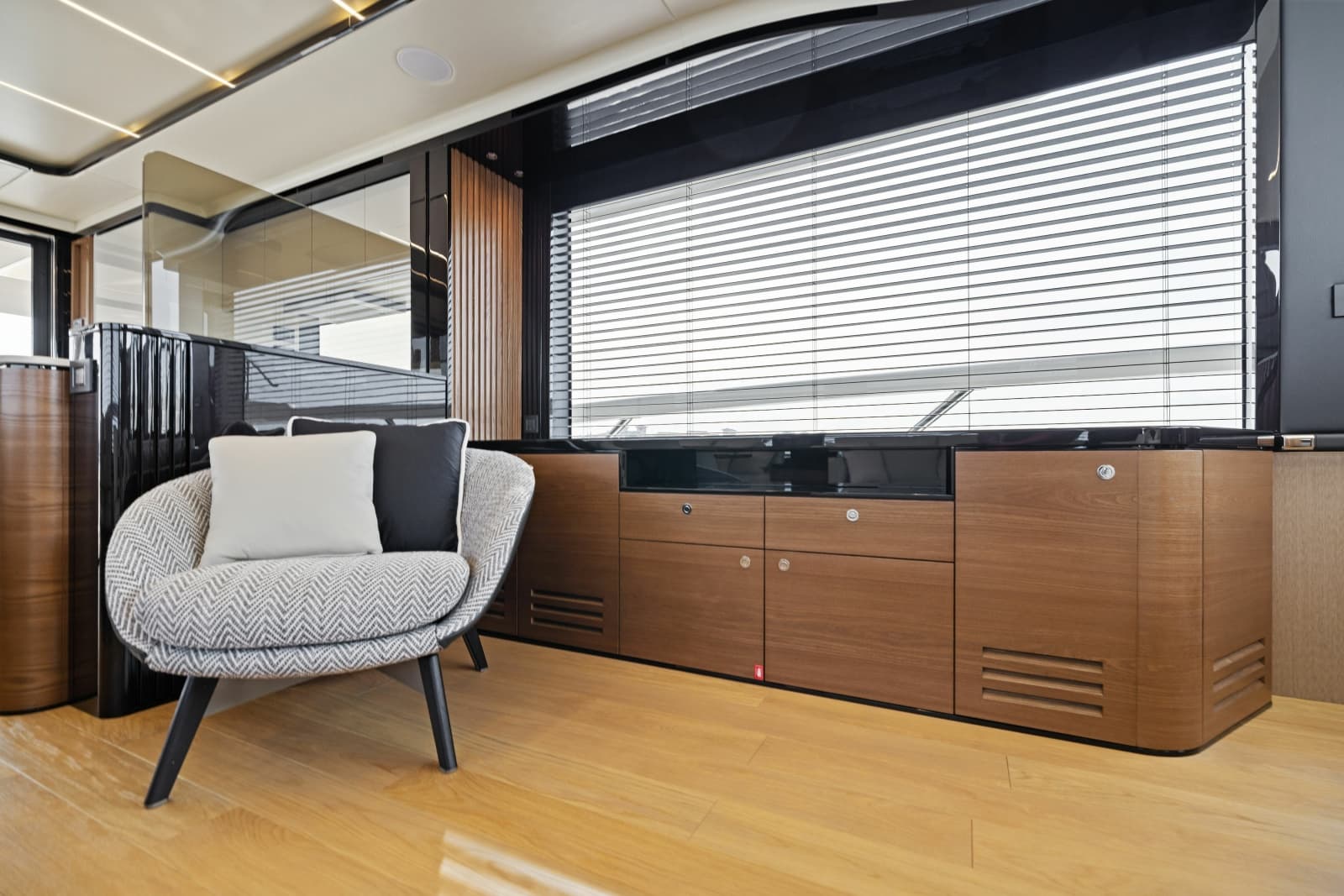 2024 Absolute Navetta 64