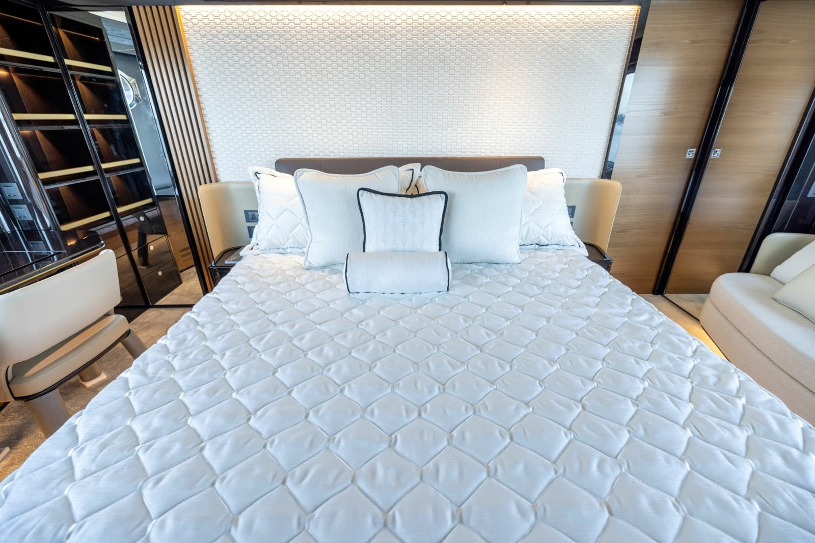 2024 Absolute Navetta 64