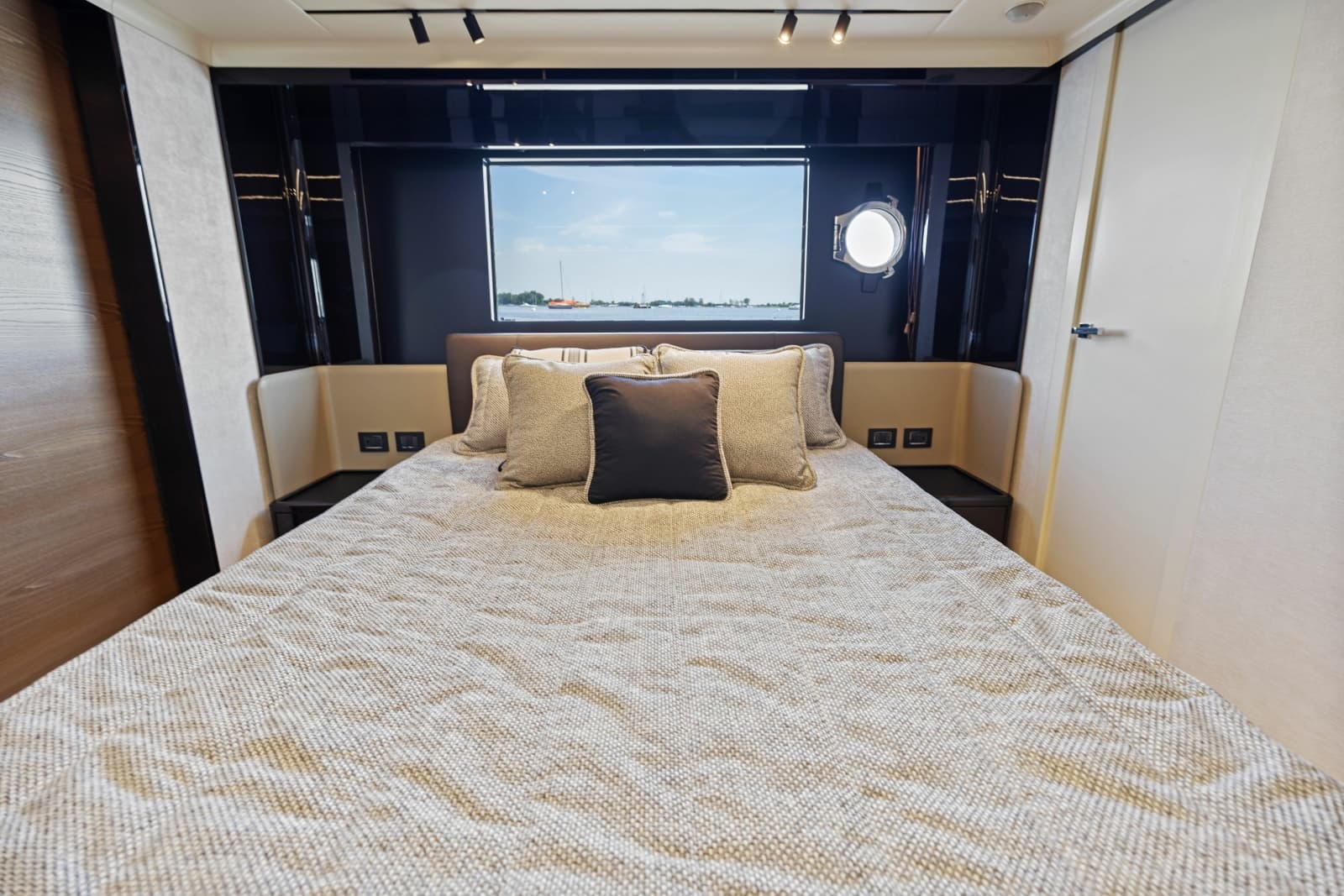 2024 Absolute Navetta 64