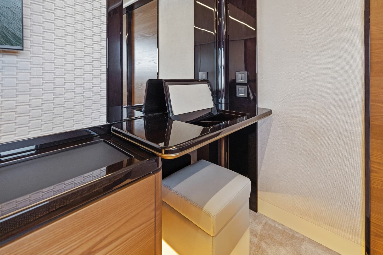 2024 Absolute Navetta 64