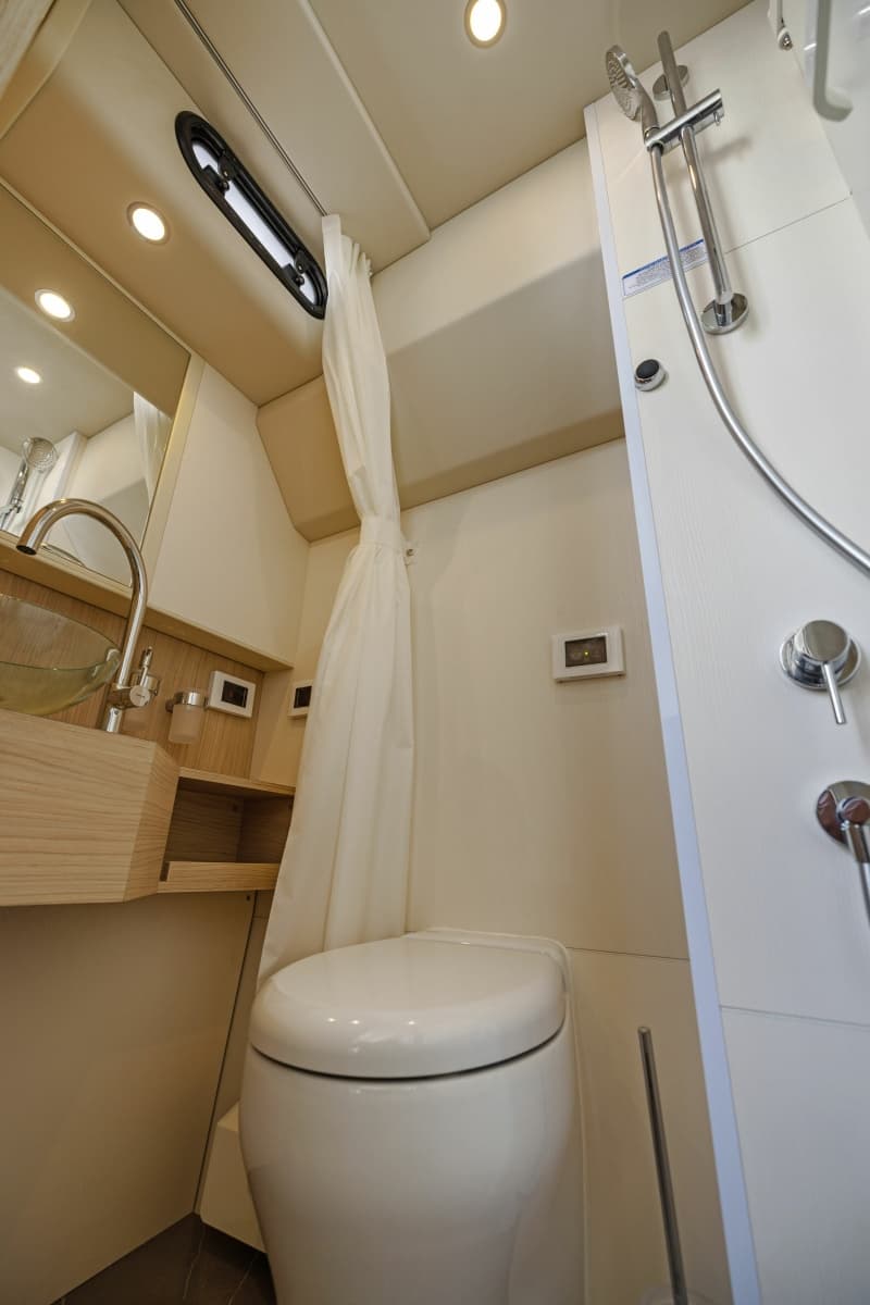 2024 Absolute Navetta 64