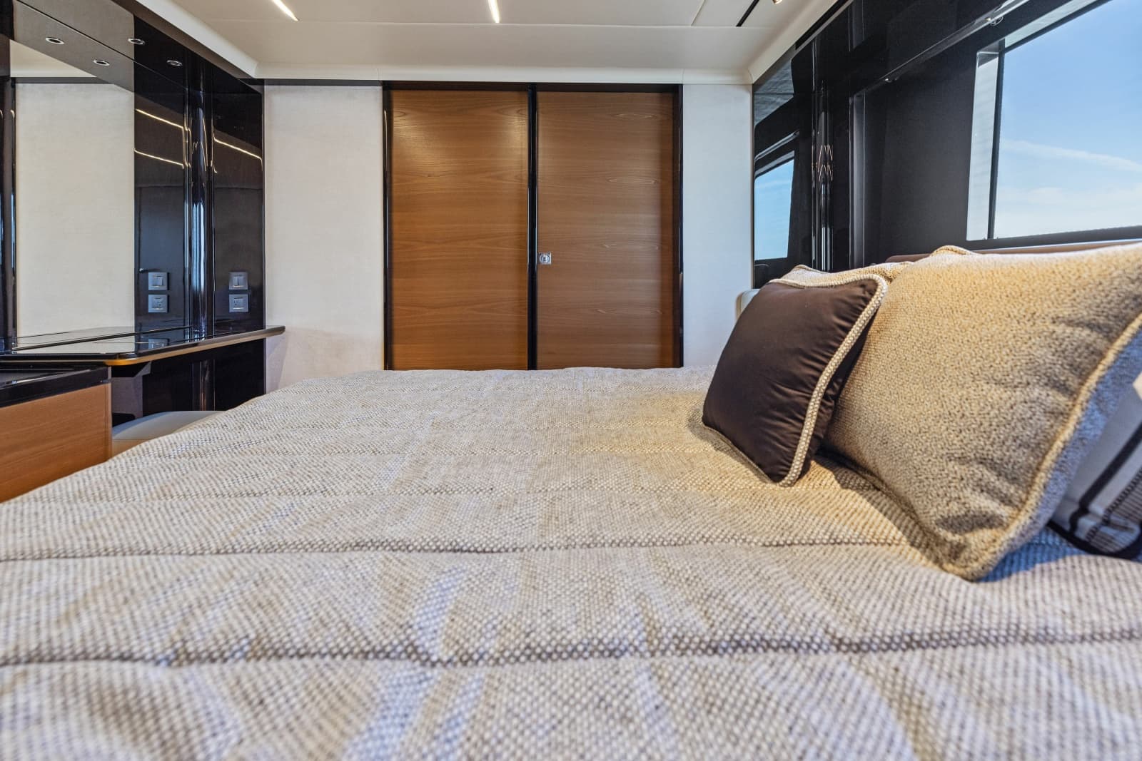 2024 Absolute Navetta 64