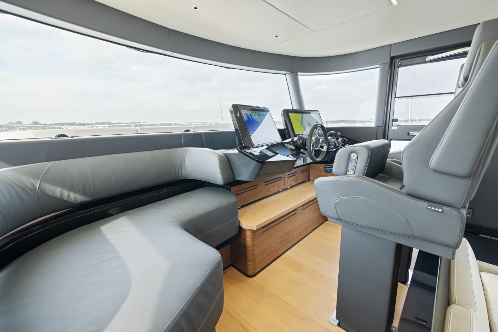 2024 Absolute Navetta 64