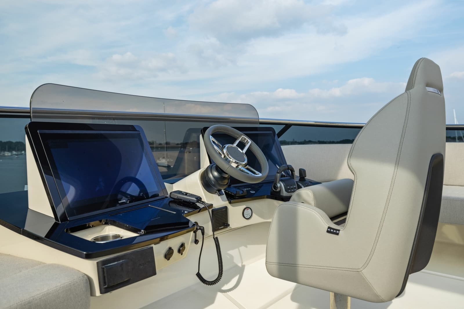 2024 Absolute Navetta 64