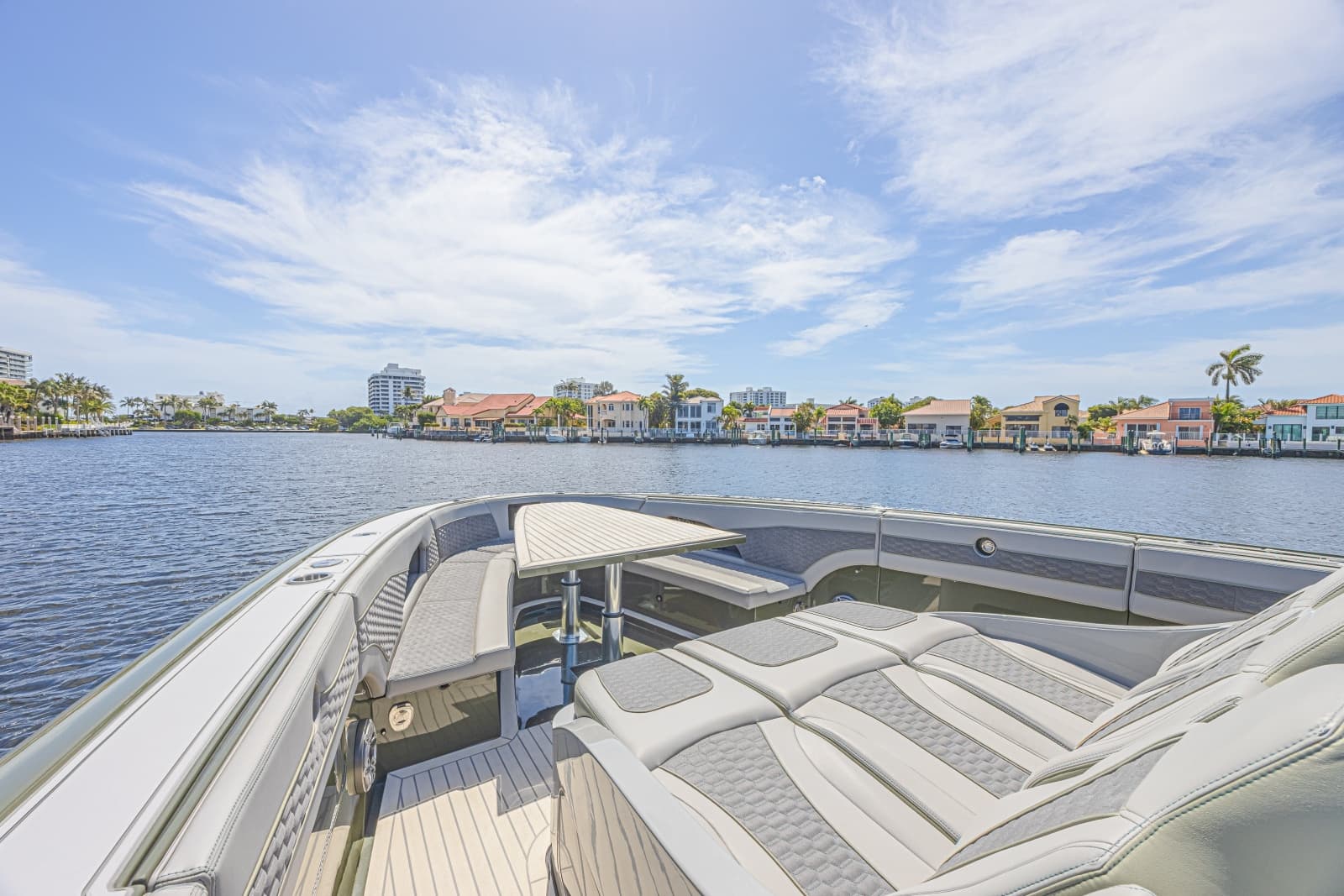 2025 Midnight Express 52 Vitesse