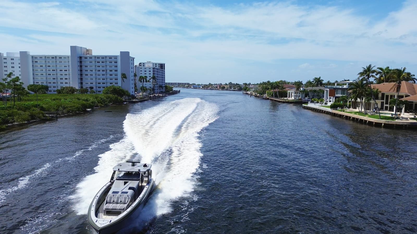 2025 Midnight Express 52 Vitesse