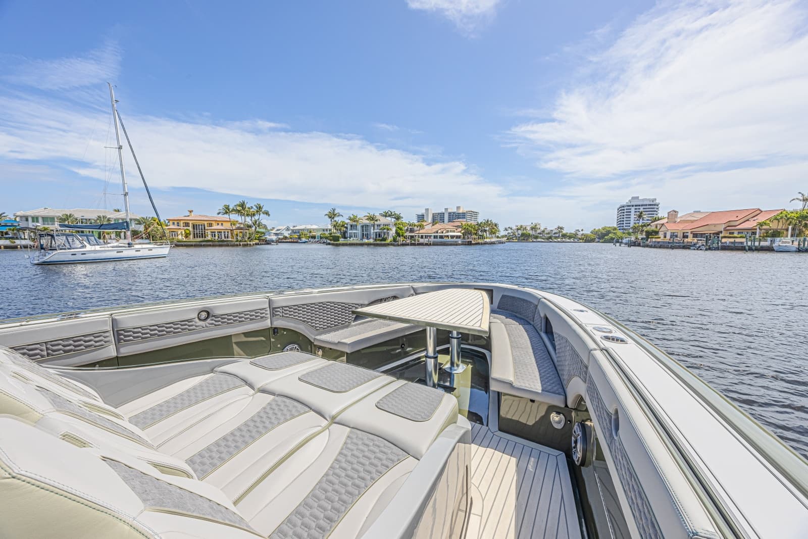 2025 Midnight Express 52 Vitesse