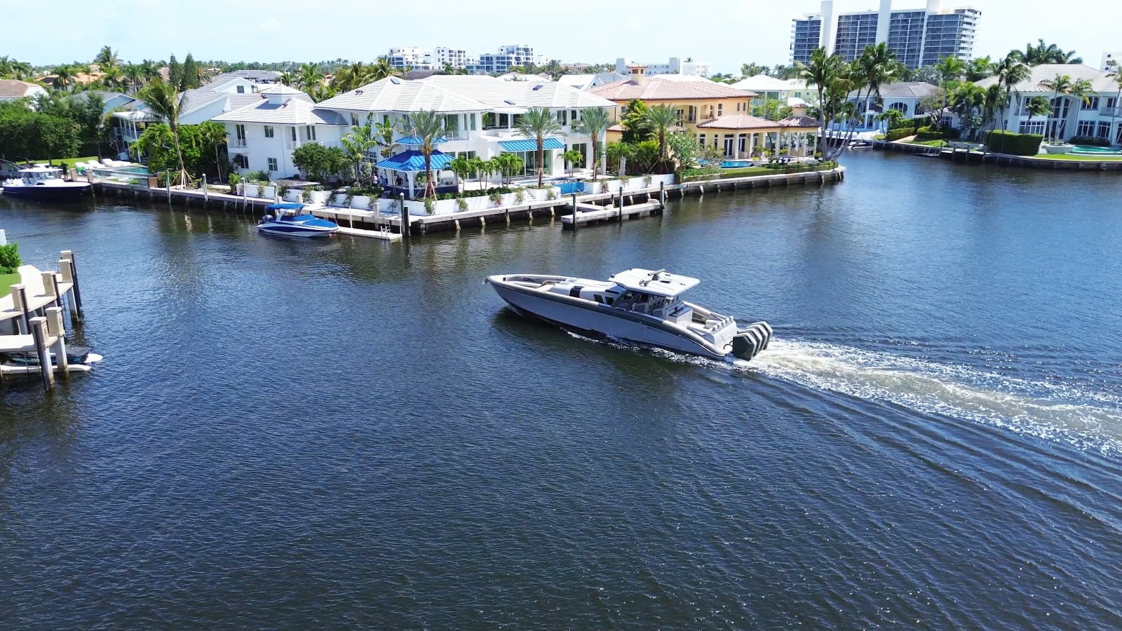 2025 Midnight Express 52 Vitesse