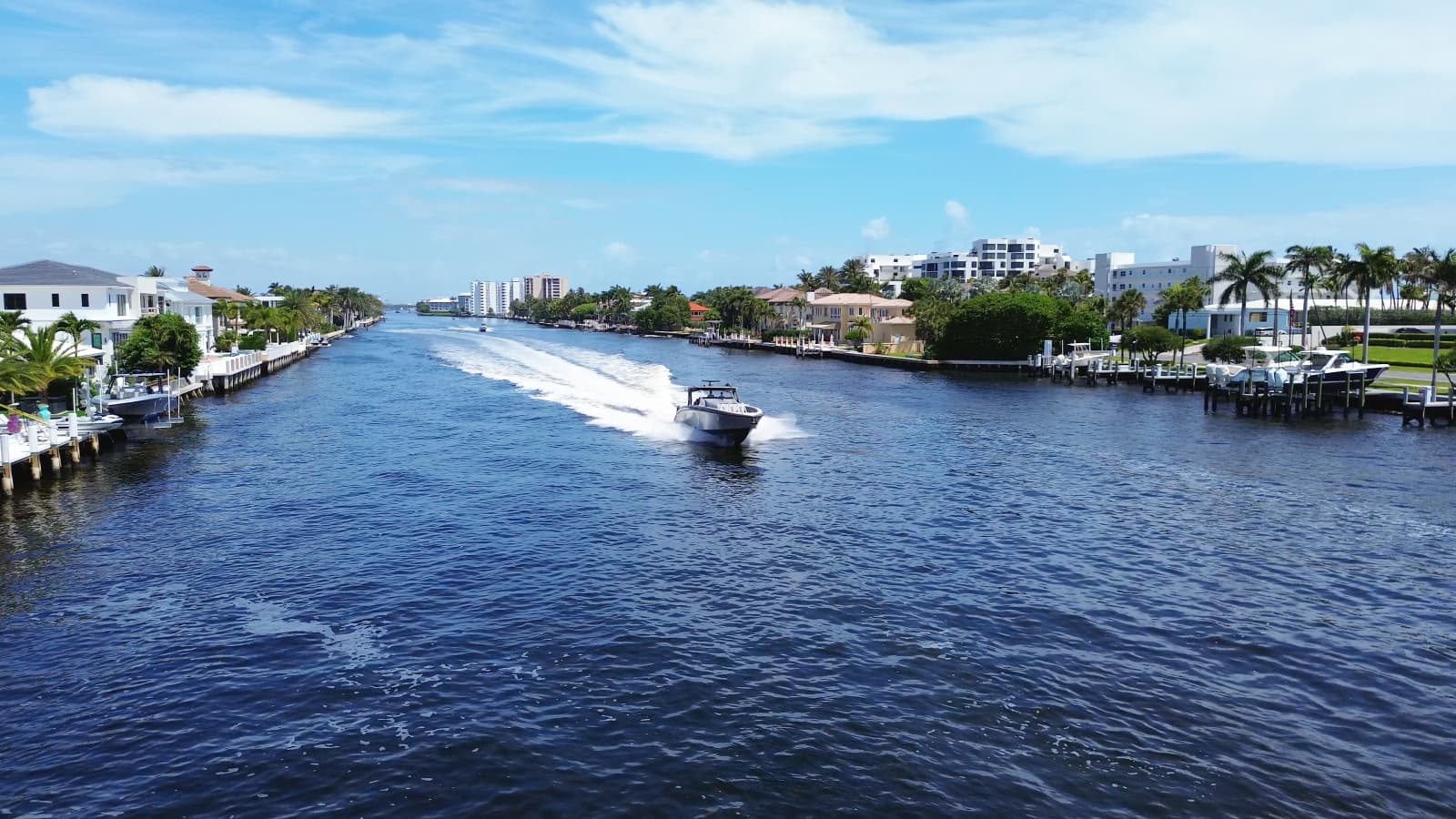 2025 Midnight Express 52 Vitesse