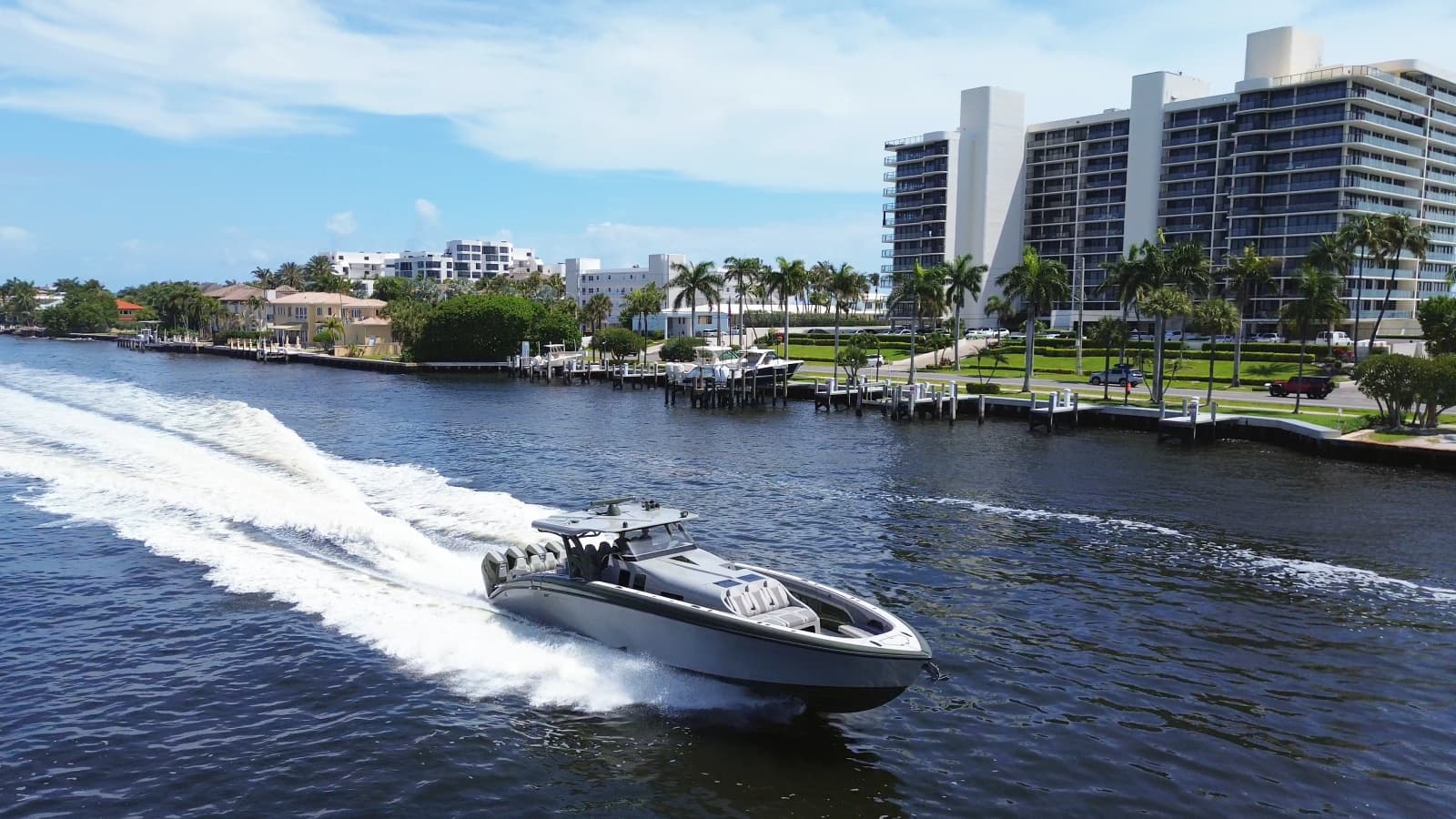 2025 Midnight Express 52 Vitesse