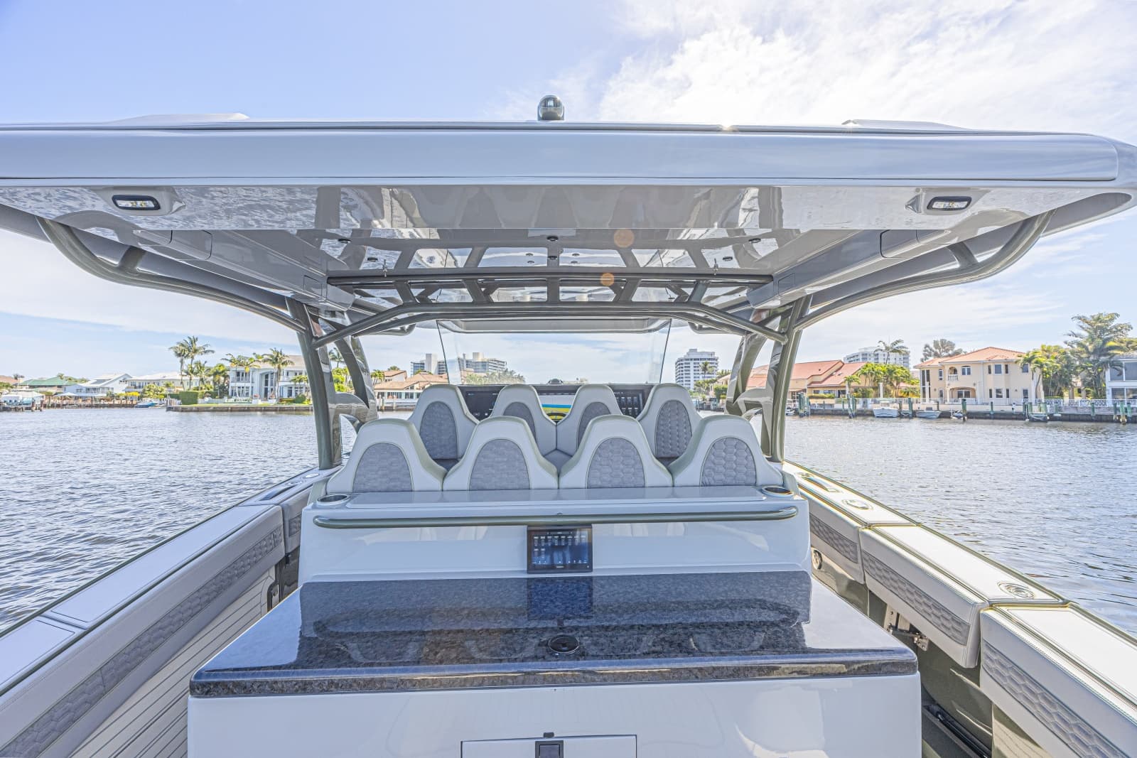 2025 Midnight Express 52 Vitesse