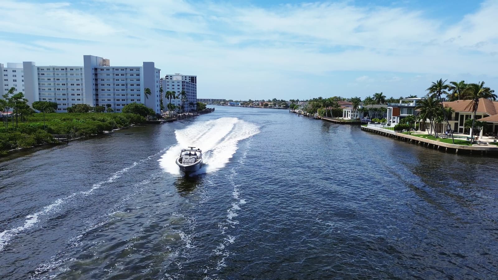 2025 Midnight Express 52 Vitesse