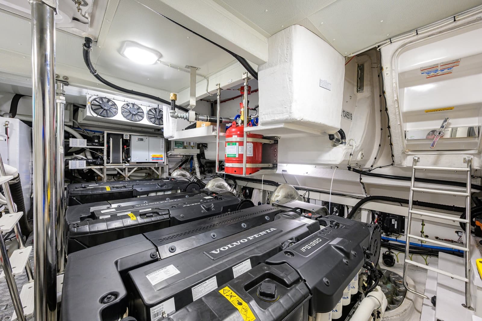 Azimut 78 - DT78 - Engine Room