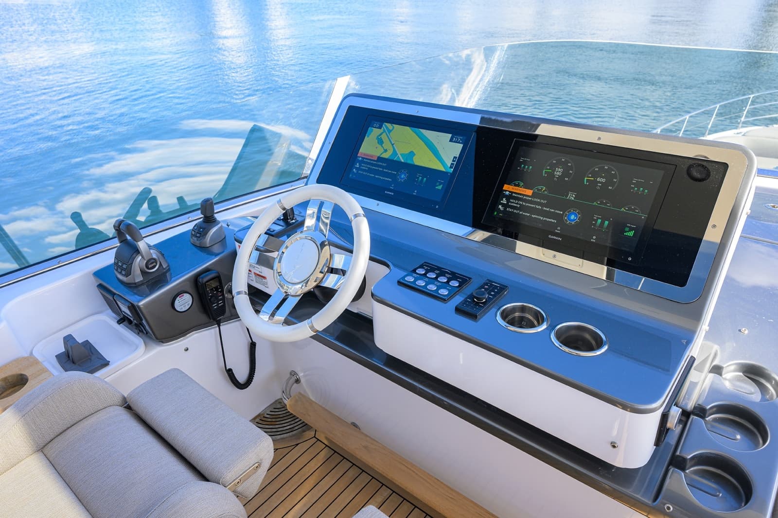 Azimut 78 - DT78 - Flybridge Helm