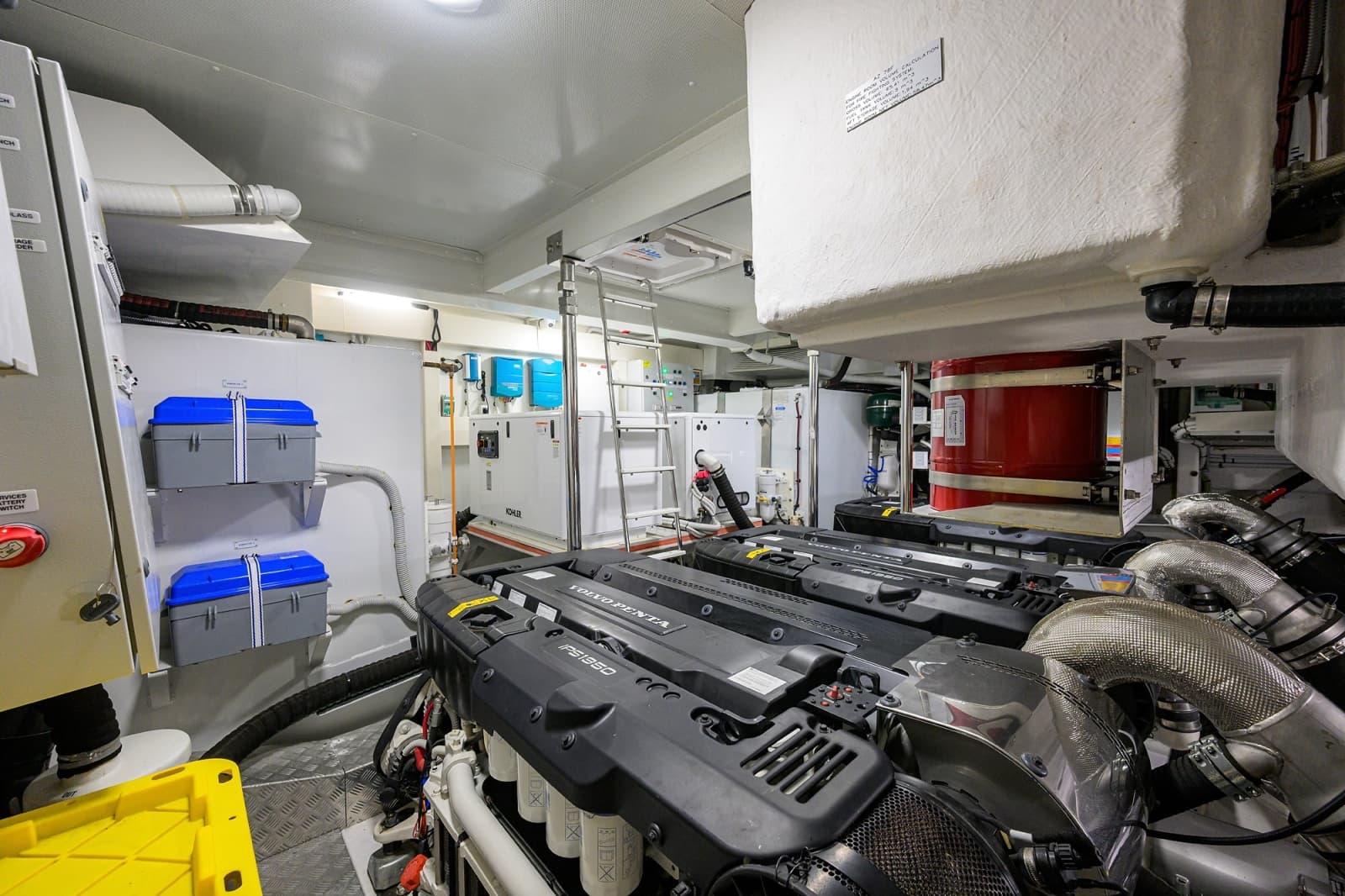 Azimut 78 - DT78 - Engine Room