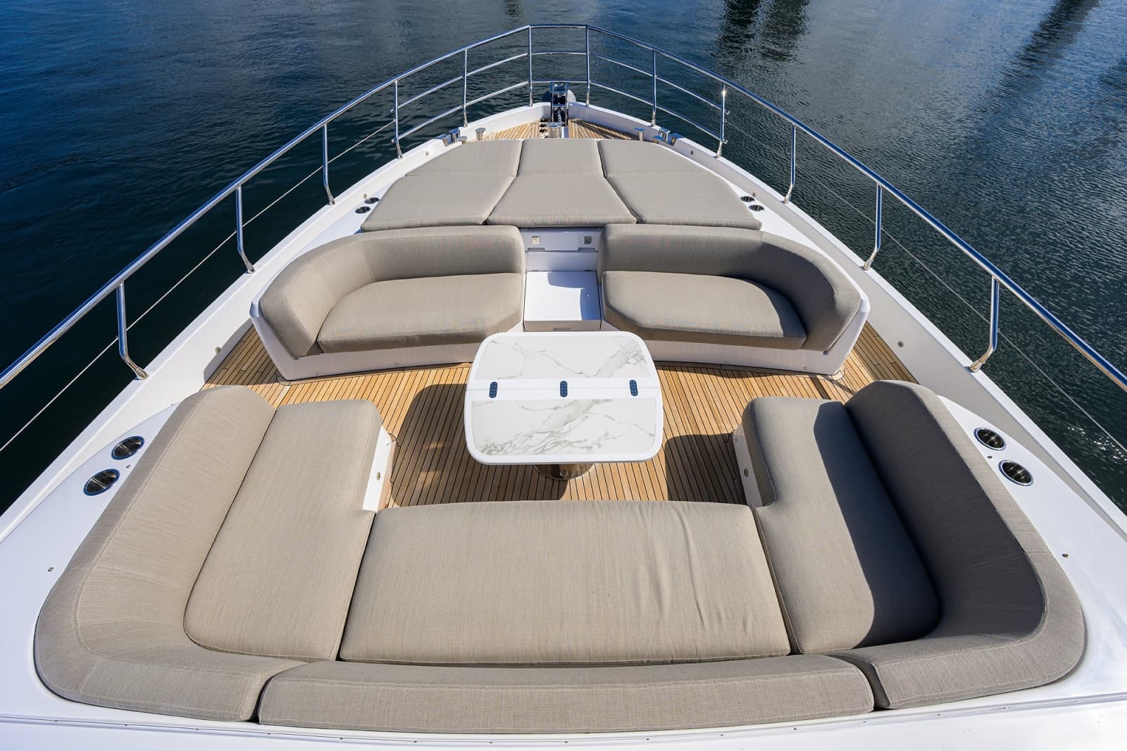 Azimut 78 - DT78 - Bow Seating