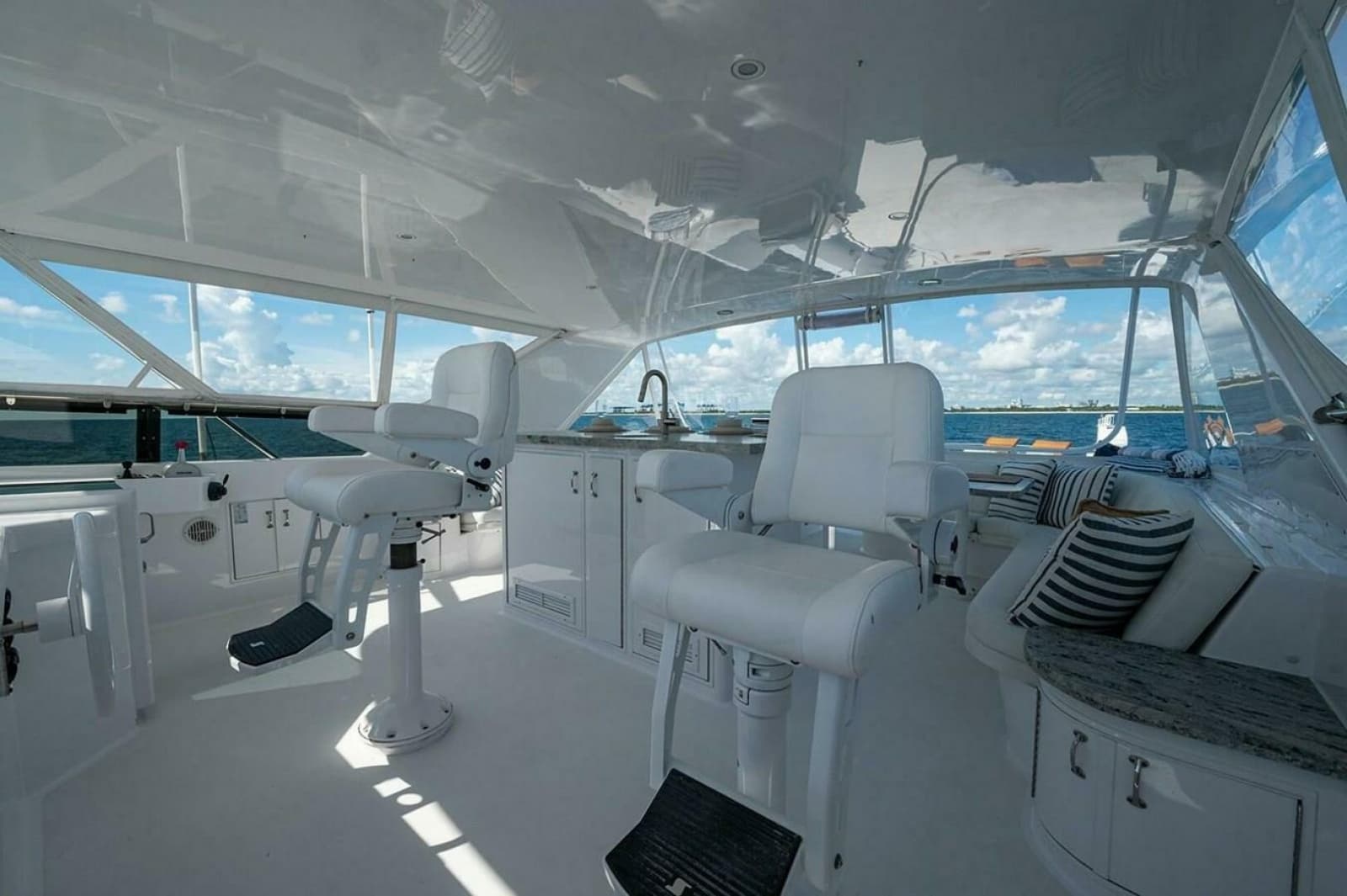 2003 Hatteras 100 Raised Pilothouse