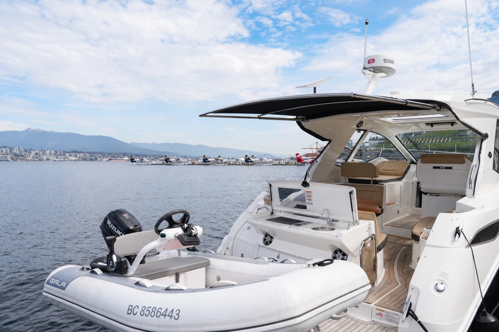 2019 Sea Ray Sundancer 350 Coupe - Photo 4